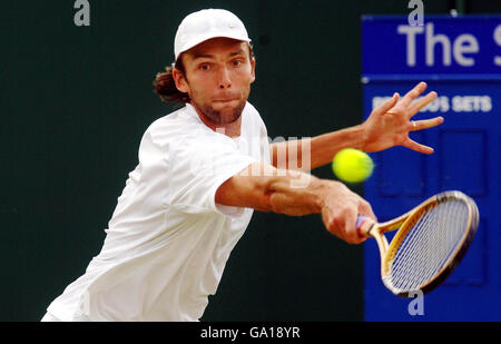 Ivo Karlovic en Croatie en action lors de la finale masculine du Trophée Surbiton au Club de remise en forme et de racket de Surbiton, Surrey. Banque D'Images