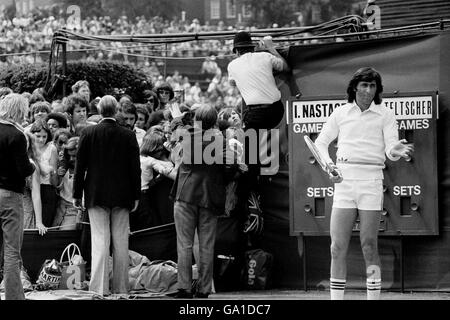 Photo De Presse Originale 1977 - Ilie Nastase à Wimbledon - KSB31029 - N&B