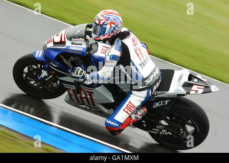 Moto - Grand Prix de Grande-Bretagne - moto GP - pratique - Donington Park. Colin Edwards, équipe Fiat Yamaha Banque D'Images