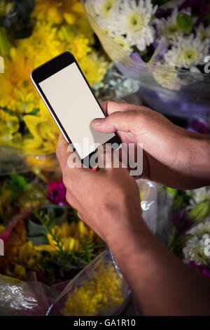 Male florist taking photo de fleurs'' Banque D'Images