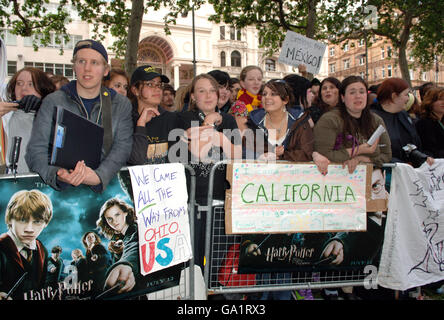 Harry Potter et l'Ordre du Phénix UK Premiere - l'extérieur des arrivées - Londres Banque D'Images