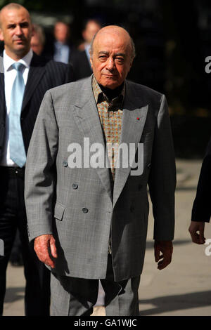 Mohamed Al Fayed arrive aux cours royales de justice de Londres. Banque D'Images