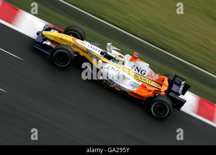 Course automobile Formula One - Grand Prix de France - course - Magny cours.Giancarlo Fisichella dans la Renault R27 ING lors du Grand Prix de France à Magny-cours. Banque D'Images