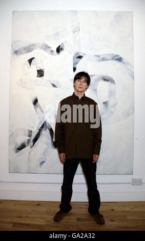 L'ancien membre de Stone Roses a fait tourner l'artiste John Squire au lancement de son exposition « John Squire: New Work », à la Smithfield Gallery, dans le centre de Londres. Banque D'Images