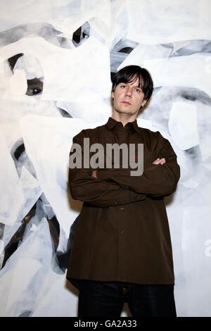 L'ancien membre de Stone Roses a fait tourner l'artiste John Squire au lancement de son exposition « John Squire: New Work », à la Smithfield Gallery, dans le centre de Londres. Banque D'Images