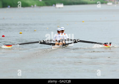 Aviron - coupe du monde 2007 - Bosbaan.Marie-Louise Draeger (avant) et Berit Carow, de l'Allemagne, rivalisent avec les sculptches doubles légères pour femmes - Heat 1 Banque D'Images