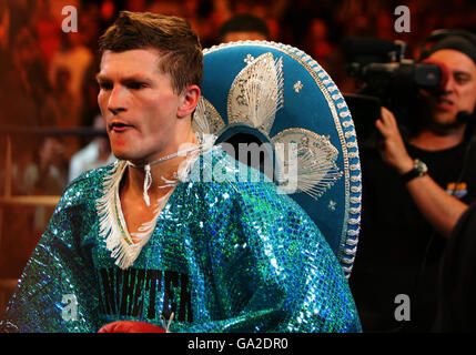 Le boxeur Ricky Hatton, d'Angleterre, est présenté avant son match de boxe de poids-lourd junior contre José Luis Castillo, du Mexique, à Las Vegas, le samedi 23 juin 2007. Hatton a remporté la bataille avec un quatrième coup d'arrêt au Thomas Mack Center Las Vegas, Nevada, États-Unis Banque D'Images