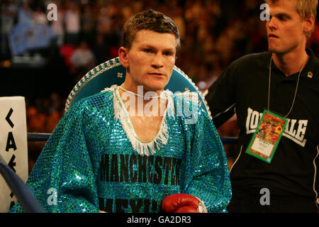 Le boxeur Ricky Hatton, d'Angleterre, est présenté avant son match de boxe de poids-lourd junior contre José Luis Castillo, du Mexique, à Las Vegas, le samedi 23 juin 2007. Hatton a remporté la bataille avec un quatrième coup d'arrêt au Thomas Mack Center Las Vegas, Nevada, États-Unis Banque D'Images