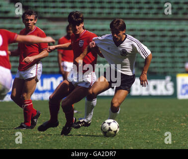 Football - Friendly - AZTECA 2000 TOURNOI - Angleterre v l'Allemagne de l'Ouest - Stade Aztèque Banque D'Images