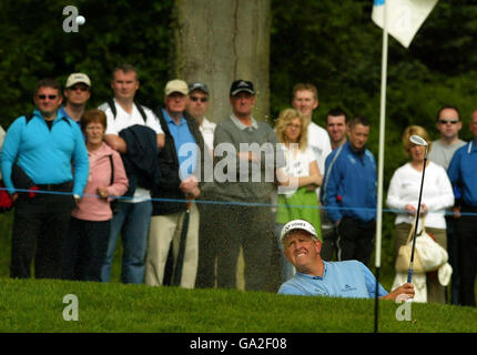 Golf - Barclays Scottish Open - deuxième jour - Loch Lomond.Colin Montgomerie d'Écosse commence le 17e tee pendant l'Open d'Écosse de Barclays à Loch Lomond, Glasgow. Banque D'Images