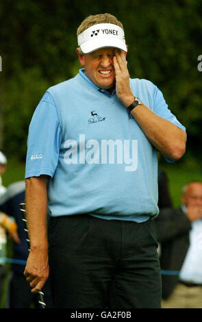 Golf - Barclays Scottish Open - deuxième jour - Loch Lomond.Colin Montgomerie d'Écosse sur le 17e tee pendant l'Open d'Écosse de Barclays au Loch Lomond, Glasgow. Banque D'Images