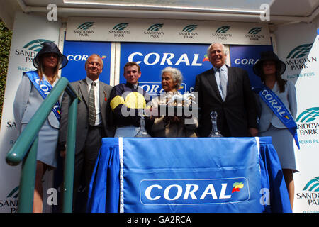 Les courses de chevaux - le jour Coral-Eclipse - Sandown Park Racecourse Banque D'Images