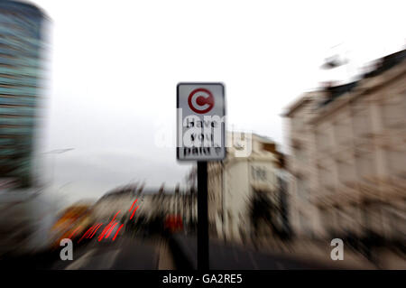 La taxe sur les embouteillages à Londres sera prolongée le 19 février 2007 pour inclure certains secteurs de Chelsea et Kensington. Banque D'Images