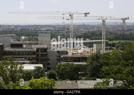 Vue générale du réaménagement majeur en cours à l'hôpital Queen Alexandra de Cosham, Portsmouth, par les constructeurs Carillion. Banque D'Images