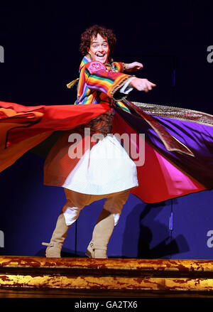 Lee Mead (vainqueur du spectacle de talents de la BBC, « n'importe quel rêve va faire ») est Joseph dans la nouvelle production de Joseph et de l'incroyable Dreamcoat Technicolor au Adelphi Theatre dans le centre de Londres. Banque D'Images