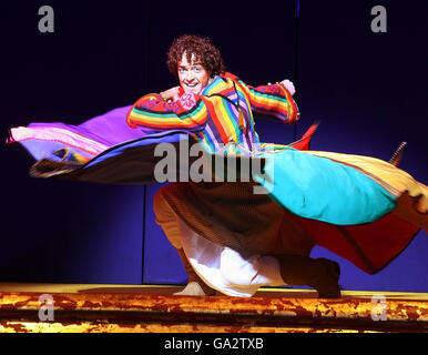 Lee Mead (vainqueur du spectacle de talents de la BBC, « n'importe quel rêve va faire ») est Joseph dans la nouvelle production de Joseph et de l'incroyable Dreamcoat Technicolor au Adelphi Theatre dans le centre de Londres. Banque D'Images