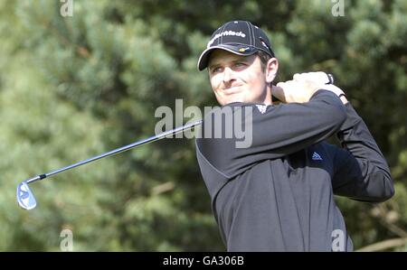 Justin Rose d'Angleterre en action pendant le Championnat d'Open au Carnoustie Golf Links en Écosse de l'est. Banque D'Images