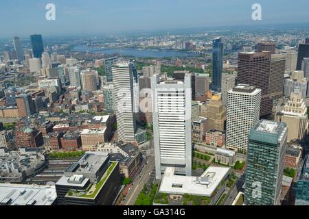 Vue au-dessus de Boston's Kennedy Greenway et Financial District avec la Place Internationale de tours dans le centre-ville de Boston. Banque D'Images
