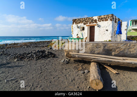Maison typique des Canaries pour les touristes sur la plage d'El Golfo, Lanzarote island, Espagne Banque D'Images