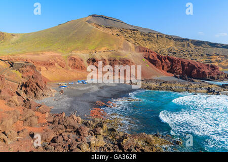 Voir l'océan dans la baie d'El Golfo, Lanzarote, îles Canaries, Espagne Banque D'Images