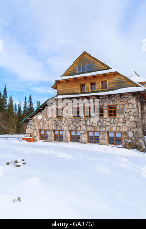 Refuge Murowaniec en hiver paysage de vallée Gąsienicowa, Tatras, Pologne Banque D'Images