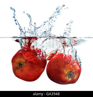 Splash Apple isolé sur fond blanc Banque D'Images