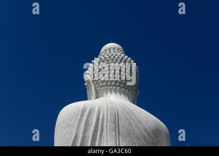 Le grand Bouddha au Wat Chalong sur l'île de Phuket dans le sud de la Thaïlande en Southeastasia. Banque D'Images