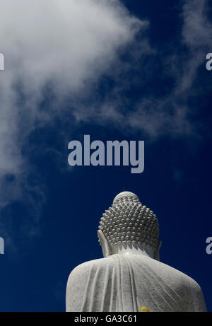 Le grand Bouddha au Wat Chalong sur l'île de Phuket dans le sud de la Thaïlande en Southeastasia. Banque D'Images