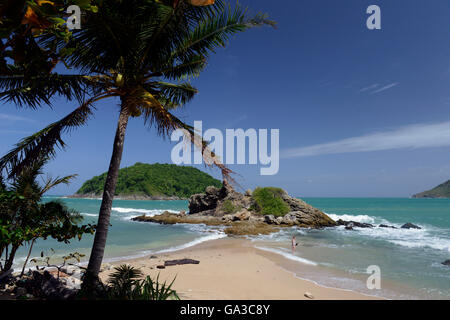 La Hat Nai Harn Beach près de Rawai dans le sud de l'île de Phuket dans le sud de la Thaïlande en Southeastasia. Banque D'Images