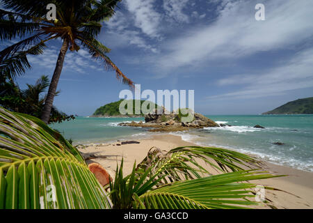 La Hat Nai Harn Beach près de Rawai dans le sud de l'île de Phuket dans le sud de la Thaïlande en Southeastasia. Banque D'Images