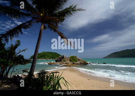 La Hat Nai Harn Beach près de Rawai dans le sud de l'île de Phuket dans le sud de la Thaïlande en Southeastasia. Banque D'Images