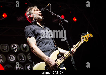 Milano, Italie 1er juillet 2016 Bad Religion effectue live au son du marché, Milan. © Davide Merli / Alamy Live News Banque D'Images