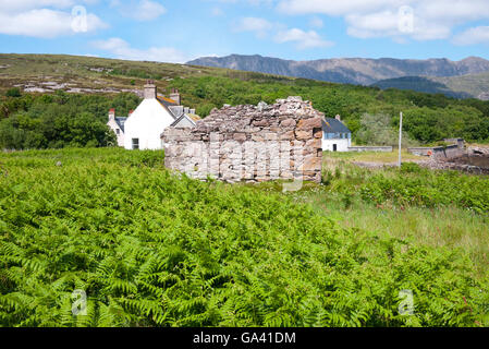 Crofts déserte sur Isle Martin,Loch Broom, Highlands, Scotland, UK. Banque D'Images