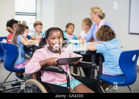 Mobilité lycéenne using digital tablet Banque D'Images