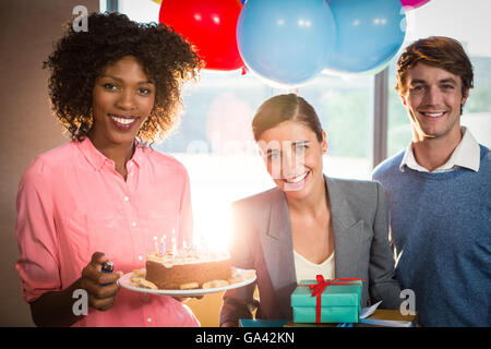 Portrait of business people celebrating birthday Banque D'Images