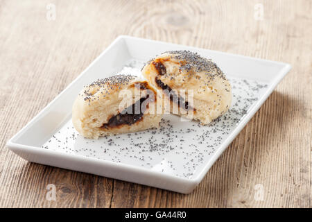 Levure autrichien quenelles avec Jam Banque D'Images