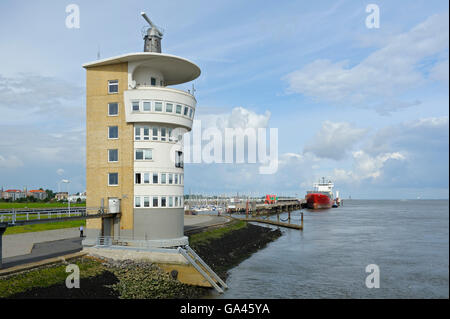 La tour radar, port, Cuxhaven, Allemagne Banque D'Images