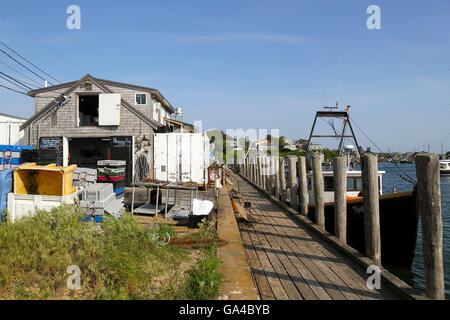 Au bord de l'eau dans le village de pêcheurs de Menemsha, Martha's Vineyard, Massachusetts Banque D'Images