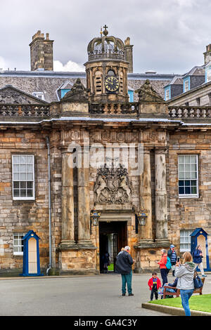 Le palais de Holyroodhouse, est la résidence officielle de la monarchie britannique en Ecosse Banque D'Images