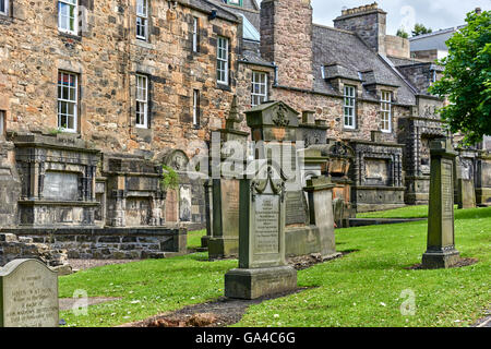 Greyfriars Kirkyard est le cimetière de Greyfriars Kirk à Édimbourg, en Écosse. Banque D'Images