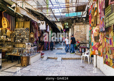 Souk palestinien bazaar stands boutiques rue du marché dans la vieille ville de Jérusalem israël Banque D'Images