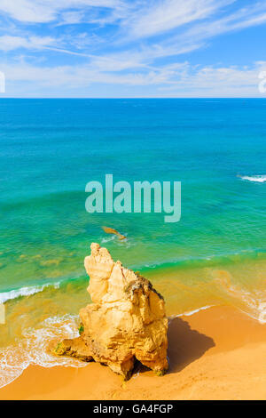 Rock le sable Praia da Rocha à Portimao et vue sur mer sans fin, Portugal Banque D'Images