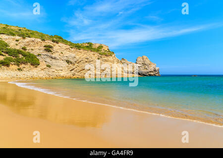 La plage de sable doré de Barranco sur côte ouest du Portugal Banque D'Images