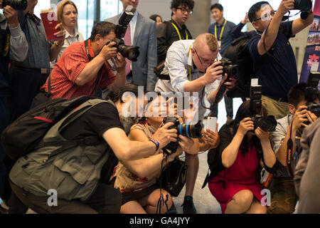 La cérémonie d'ouverture de '2016 photographes du monde se concentrer sur Beijing', projet de photographie à la Musée de la capitale, à Beijing, Chine, 2016. Banque D'Images