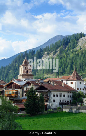 Bergün/Bravuogn Vieille Ville, Tour la Tuor (tour romane) Suisse Grisons, Grisons Albula Banque D'Images