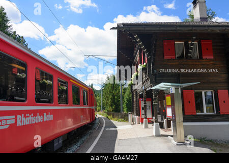 Celerina/Schlarigna avec station de train le chemin de fer rhétique Suisse Grisons, Valais, Haute Engadine Haute-engadine Banque D'Images