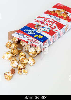 Une boîte de Cracker Jack, un snack-américain composé de mélasse-saveur de caramel, pop-corn et les arachides. Banque D'Images