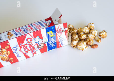 Une boîte de Cracker Jack, un snack-américain composé de mélasse-saveur de caramel, pop-corn et les arachides. Banque D'Images