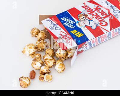 Une boîte de Cracker Jack, un snack-américain composé de mélasse-saveur de caramel, pop-corn et les arachides. Banque D'Images