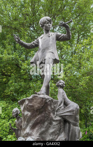 Peter Pan Statue Sefton Park Liverpool Angleterre UK Banque D'Images